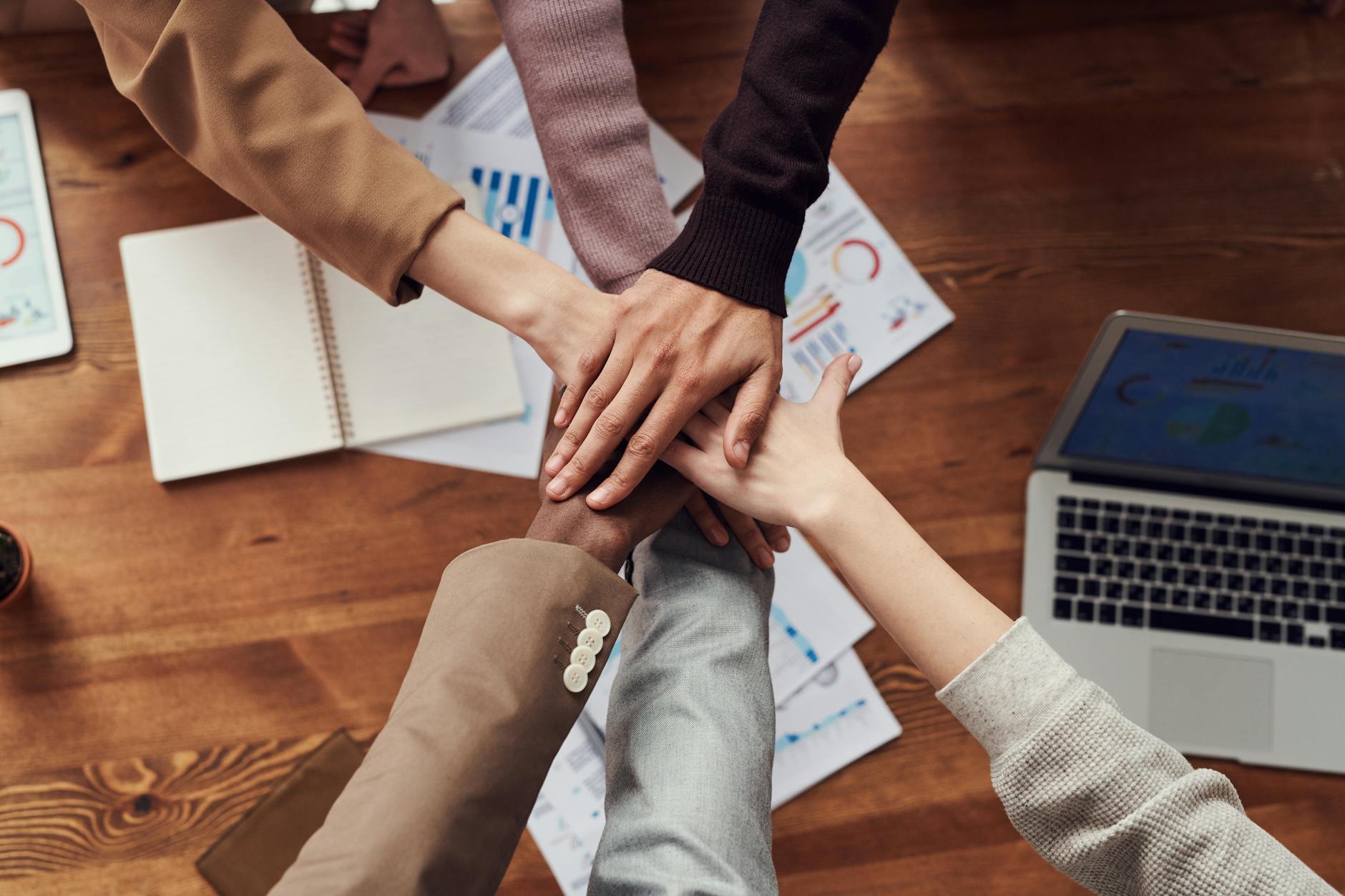 Como manter a moral da equipe durante e após uma crise